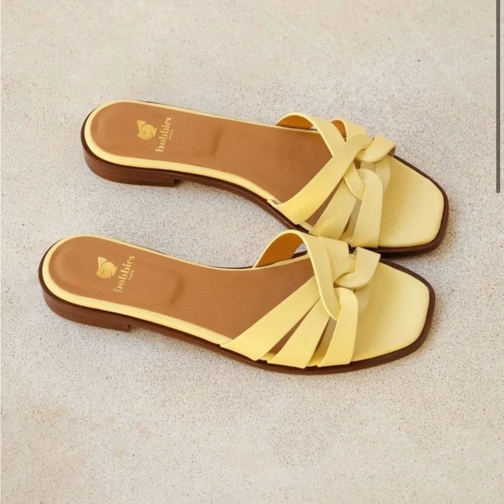 Bobbie’s Paris Thais Flat Sandals – Cheesecake Yellow – Size 39 / US 8